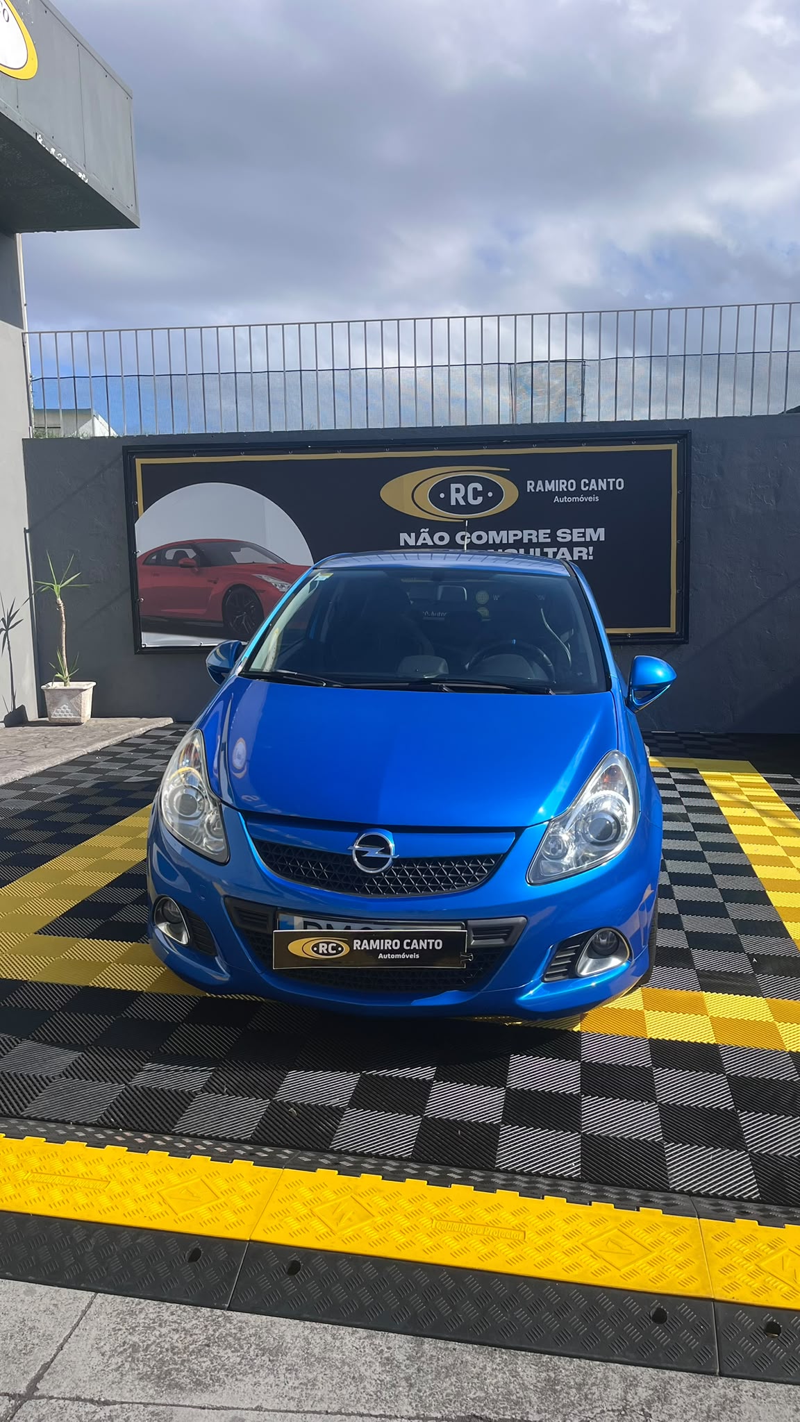 OpelCorsaAzul1.jpeg