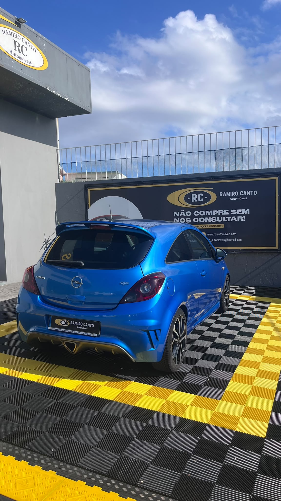 OpelCorsaAzul2.jpeg