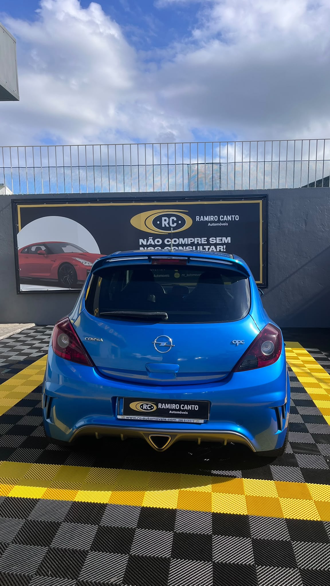 OpelCorsaAzul3.jpeg
